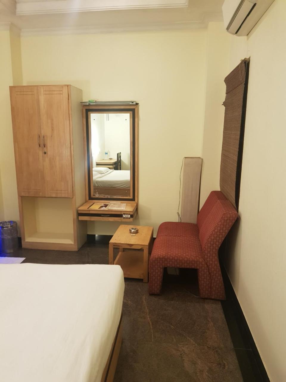P R Pride Inn Pondicherry Luaran gambar